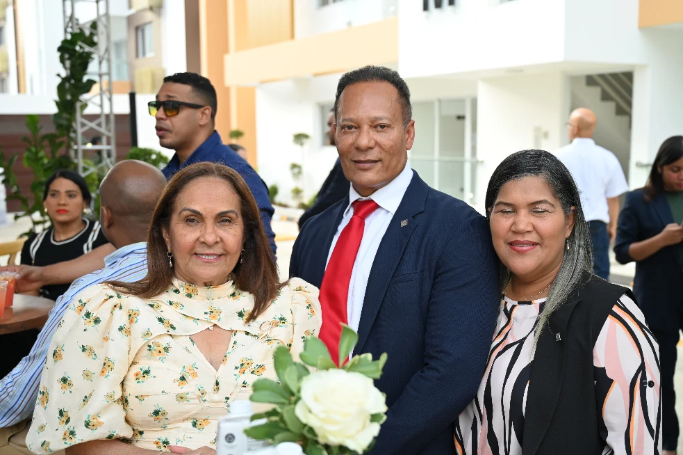 Foto 12 de El Grupo Gabín Fernández entregó  112 apartamentos a 112 familias en San Francisco de Macoris