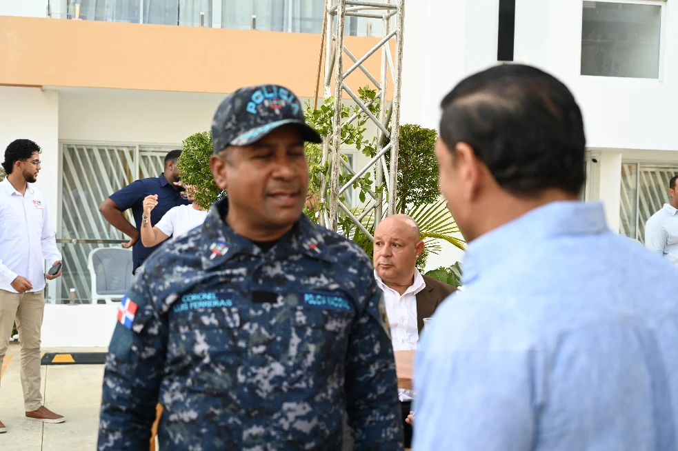 Foto 4 de El Grupo Gabín Fernández entregó  112 apartamentos a 112 familias en San Francisco de Macoris