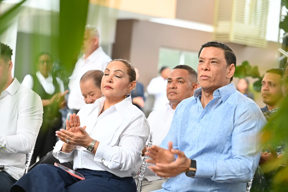 Foto 11 de El Grupo Gabín Fernández entregó  112 apartamentos a 112 familias en San Francisco de Macoris