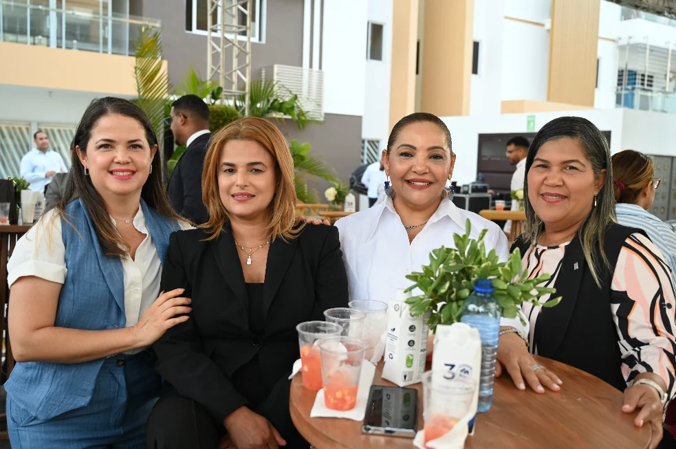 Foto 3 de El Grupo Gabín Fernández entregó  112 apartamentos a 112 familias en San Francisco de Macoris