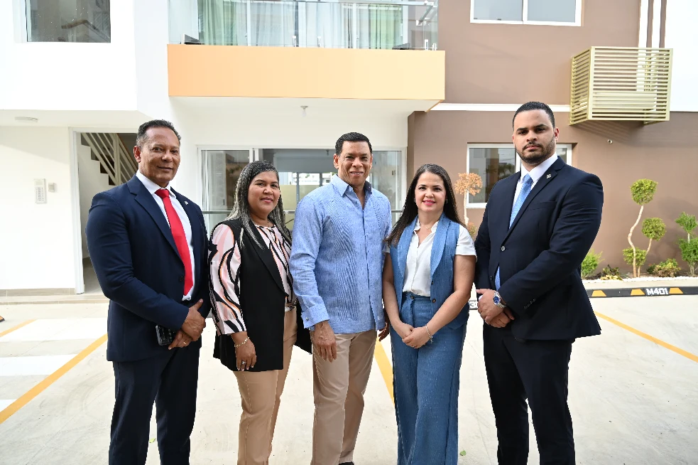Foto 5 de El Grupo Gabín Fernández entregó  112 apartamentos a 112 familias en San Francisco de Macoris